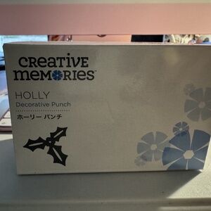 Creative Memories Holly Decorative Punch NIB